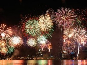 Spektakuläres Feuerwerk bestaunen